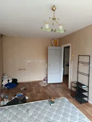 Трехкомнатная квартира 70.6 кв.м, Псковская область, Новоржевский район, город Новоржев, улица Льва Толстого, дом 41, квартира 7, кадастровый номер 60:10:0010222:44. Ознакомление с имуществом осуществляется по месту его нахождения в рабочие дни с 10.00 до 17.00 по местному времени после…