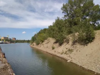 Дамба земляная, кадастровый номер 22:65:011713:44206, расположенная по адресу: Алтайский край, г. Бийск, ул. Песчаный Карьер, д. 54а. Кадастровая стоимость 102170.32. Количество этажей 0. Общие сведения об ограничениях и обременениях: покупатель обязан использовать объект речного порта в целях…