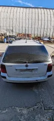 Volkswagen Passat 1998 года выпуска, VIN: KMHJN81BPBU794397. Автомобиль белого цвета, без государственных номеров. Повреждения: разбит передний бампер, вмятина на правой передней двери, по кузову имеются сколы краски. Стекла целы, колеса и двигатель присутствуют. Техническое состояние не…