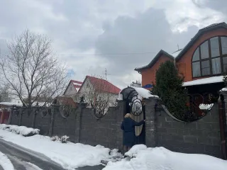Дом и здание, 403,3 и 110,5 кв.м, участок 2 500 кв.м, Московская область. Дом 403,3 кв.м, здание 110,5 кв.м и земельный участок 2 500 кв.м в Московской обл. Здание, кадастровый номер: 50:16:0104002:2686, назначение объекта недвижимости: жилое, адрес: Российская Федерация, Московская область…