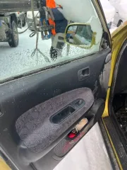 Honda HR-V 2000 года, 105 л.с., госномер Р975УН59, цвет желтый, двигатель бензиновый.