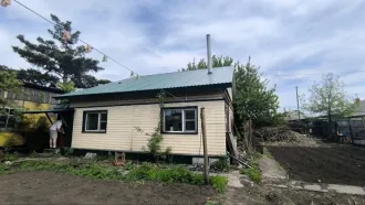 Земельный участок 607 кв.м и жилой дом 77,7 кв.м, Алтайский край, г. Рубцовск, ул. Декабристов, д. 86, назначение: жилой дом, площадь 77,7 кв.м., кадастровый номер 22:70:011111:50, земельный участок, занятый вышеуказанным зданием, вид разрешенного использования: для жилого дома, площадь 607 +/- 14…
