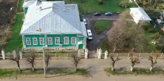 Административное здание 713,7 кв.м, хозблок с гаражом 63,9 кв.м, земельный участок 4385 кв.м, Переславль-Залесский, Ярославская область. Имущество, расположенное по адресу: Ярославская область, г. Переславль-Залесский, ул. Советская, д. 22, в составе: административное здание, в т.ч. подвал, КН…