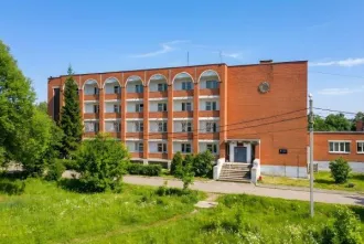 Нежилое здание 2201,5 кв.м с земельным участком 5075 кв.м, Ярославская область, расположенное по адресу: Ярославская область, Даниловский район, г. Данилов, ул. Набережная, д. 62, с земельным участком, в составе: нежилое здание, назначение: нежилое, кадастровый номер: 76:05:010101:7345, площадь: 2…