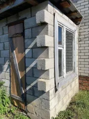 Земельный участок 200 м² и здание 56 м² в Пензенской области. Участок площадью 200±10 кв.м, земли населенных пунктов, расположен по адресу: Пензенская область, Лопатинский район, село Суляевка, улица Верхняя, дом 63, кадастровый номер 58:15:0390201:66. Здание нежилое, одноэтажное, площадью 56 кв.м…