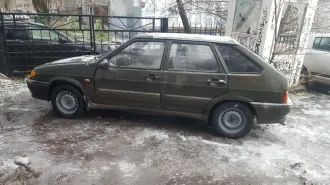 ВАЗ 21140 2006 года, VIN: XTA21140064283450, госномер: М985ХН161. Двигатель 1.5 литра, механическая коробка передач. Имеются значительные очаги коррозии. Возможна замена прокладки ГБЦ, необходима замена патрубков охлаждения двигателя. Сломана передняя пассажирская дверная ручка. Не работает…