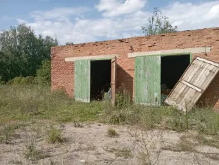 Нежилое здание школы 1812,5 кв.м. Общеобразовательная школа под демонтаж, 1978 года постройки. Общая площадь 1812,5 кв.м., кадастровый номер 16:29:100101:148. Расположена по адресу: Республика Татарстан, Муслюмовский район, с. Семяково, ул. Школьная, д. 32а. Год ввода в эксплуатацию: 1978…