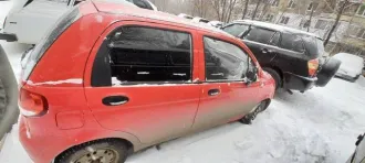 Легковой автомобиль Daewoo Matiz 2011 года выпуска, цвет ярко-красный. VIN: XWB4A11CDBA569960, ПТС: 36 УО 906864, госномер Х408НЕ64. Произведен в Узбекистане. Двигатель бензиновый, модель F8CV 784117RC2, мощность 51 л.с. (37.5 кВт), объем 796 куб.см. Экологический класс третий. Максимальная масса…