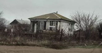 1/3 доля в праве на жилое здание, площадь: 38,9кв.м., кадастровый номер: 61:09:0060201:410, и 1/3 доля в праве на земельный участок , площадь: 1 500кв.м., кадастровый номер: 61:09:0060201:108, Категория земель: Земли населенных пунктов, Вид разрешенного использования: Для ведения личного подсобного…