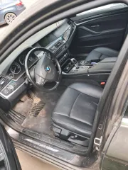 BMW 520i 2012 года, VIN: X4XXG55470DS38880, государственный номер: О701КМ62. Залог в пользу АО "ТБанк".