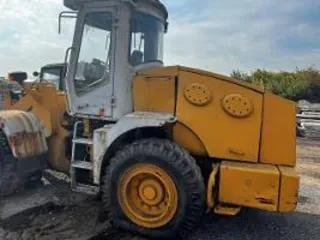 Погрузчик ПК-30 2009 года, модель ПК-30.0001, гос. номер МТ 6473 02. Производитель: Челябинск. VIN: 290209. Заводской номер рамы отсутствует. Номер двигателя: 390192. Цвет: желто-серый. Паспорт самоходной машины: ВЕ № 562317 от 29.02.2009. Мощность двигателя: 90 кВт (122 л.с.), тип: бензиновый. Вид…