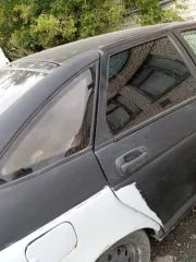 ЛАДА ПРИОРА 2008 года выпуска. VIN: XTA21723080002957. Цвет кузова: сине-черный. Автомобиль после ДТП. Имеются следы сквозной коррозии.