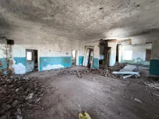 Здание школы 513 м², Кировская область. Неэксплуатируемое нежилое 2-этажное здание школы с земельным участком, кадастровый номер здания 43:25:310143:97 площадью 513 кв. м., з/у 43:25:310143:19 площадью 3050 кв. м., адрес: РФ, Кировская область, Орловский м/о, г. Орлов, ул. Варенцова, д.52…