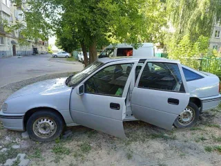 Opel Vectra 1991 года, 116 л.с. Марка: Opel, модель: Vectra. Цвет: серый. VIN: W0L000089P1037835, ПТС: 21 МР 708154, госномер: М171МН21. Тип двигателя: бензиновый, мощность: 115 л.с. (85 кВт), объем: 1998 куб. см. Разрешенная максимальная масса 1645 кг, масса без нагрузки 1130 кг.