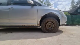 Volkswagen Golf Plus 2008 года, VIN: WVWZZZ1KZ9W834369, госномер С799ЕХ198, цвет серебристый, производитель Volkswagen AG (Германия), ПТС: 47 РК 846268, СТС: 99 58 541644. Автомобиль находится в залоге у АО "ТБанк". Расположен в Ленинградской области, Кировском районе, Мгинском городском поселении…