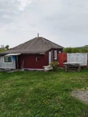 Дом 33,8 кв.м. и земельный участок 3400 кв.м. в Воронежской области, Острогожский район, село Ближняя Полубянка, улица Центральная, д. 15. Назначение здания: жилое. Назначение земельного участка: земли населённых пунктов. Кадастровый номер здания: 36:19:5800003:48. Кадастровый номер земельного…