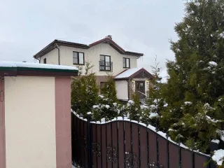 Дом 122,7 кв.м и три земельных участка в Ленинградской обл. Земельный участок площадью 682 +/-9 кв.м расположенный по адресу: Ленинградская обл., Всеволожский муниципальный район, Колтушское сельское поселение, д. Старая Пустошь, ул. Бенуа, уч. 5а (кадастровый номер 47:09:0114001:1093); Земельный…