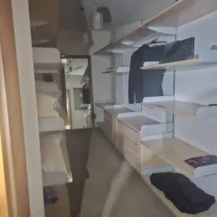 Трехкомнатная квартира общей площадью 108,4 кв.м, жилая площадь 67,5 кв.м, расположена на 3 этаже 6-этажного жилого дома по адресу: Тюменская область, Ханты-Мансийский автономный округ-Югра, г. Ханты-Мансийск, ул. Карла Маркса, д. 28, кв. 43. Кадастровый номер: 86:12:29:0:28:39. Право собственности…