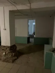 Нежилое помещение 169.8 м² в Москве по адресу: 1-й Войковский проезд, дом 12. Общая площадь 169.8 кв.м. включает подвал, помещения I (комнаты 4-12), помещение II (комната 1) и помещение IV (комната 1). Кадастровый номер: 77:09:0003017:8003. Имущество обременено залогом в пользу Департамента…