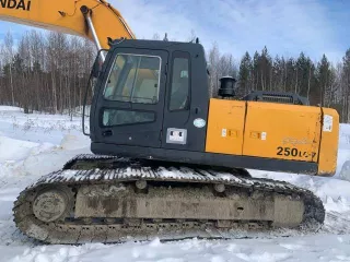 Экскаватор HYUNDAI R250LC 7 Экскаватор HYUNDAI R250LC 7, 2011 года выпуска, VIN № HHIHN701HB0002420, №двигатель: 26469563. Цвет   серый желтый. Мощность двигателя л.с.  кВт : 121  165 . Вид движителя   гусеничный, ПСМ ТС 722359 от 26.07.2011г.