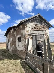 1/2 доля в праве собственности на здания, помещения и земельный участок по адресу: Алтайский край, район Рубцовский, с. Веселоярск, в 3 км юго-западнее, ул. Степная 1. 1/2 доля в праве собственности в нежилом помещении, пом. 1, № 22:39:000000:201, S-28,6 кв.м., 1/2 доля в праве собственности в…