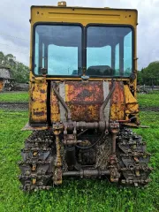 ДТ-75 МЛ 1991 года, государственный номер 6013 КВ 24. Тип двигателя: двигатель внутреннего сгорания, модель А-41, номер двигателя 040501. Вид движения: гусеничный. Паспорт самоходной машины: RU CB 622247. Цвет: желтый.