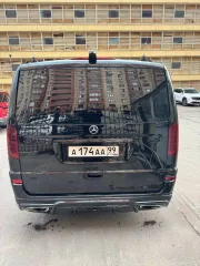 Mercedes-Benz Viano 3,5, 2007 года выпуска, черный цвет; мощность двигателя 231 л.с.; идентификационный номер VIN WDF63981313327520; государственный номер A174AA99. В автомобиле существенно проработан интерьер.