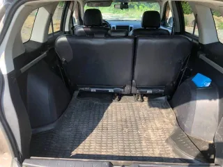Автомобиль Peugeot 4007 2010 года, VIN Z8TVUSFZFAM940298. После ДТП имеются повреждения передних фар (лопнут внешний пластик, внутри отражатели рассыпались). Передний бампер, решётка радиатора повреждены. По кузову имеются места коррозии, по дну автомобиля присутствуют сквозные ржавчины. Работает…