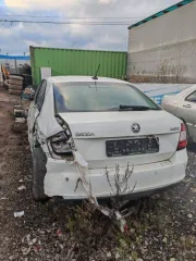 Skoda Rapid 2018 года, белый цвет, мощность 90 л.с., объем двигателя 1598 см³. VIN: XW8AG2NH5KK114050.