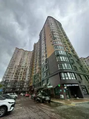 Квартира в Краснодаре, 44,4 кв.м, 1 комн., с кадастровым номером: 23:43:0118001:22169, расположенная по адресу: Российская Федерация, Краснодарский край, город Краснодар, улица им. Григория Булгакова, д.7, корпус 1, кв.398. Предмет залога Sberbank Rossii, ИНН 7707083893.