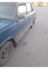 ВАЗ 2107, 2008 года, мощность 72,7 л.с., пробег 67846 км. Автомобиль на ходу. Требуется ремонт коробки передач. Имеется ржавчина, потрескалась краска, вмятина задней двери. Фактическое состояние транспортного средства определяется при осмотре. Все риски, связанные с неознакомлением с имуществом…