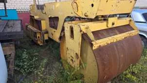 Каток ДУ-47Б 2001 года выпуска, регистрационный знак 75ЕО 0310. Крайнее неудовлетворительное состояние близкое к "условно пригодному". Требует восстановления и проведения капитального ремонта основных агрегатов и узлов. Восстановление требует значительных затрат. Внешний вид неудовлетворительный…