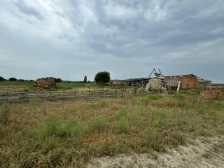 Нежилые помещения, кадастровый номер 05:04:000005:745, литер А, А1, этажность 1, площадь 1462 кв.м и земельный участок, кадастровый номер 05:04:000005:485, площадь 3327,97 кв.м. Адрес: РД, Тарумовский район, село Ново-Дмитриевка, улица Колхозная. Дополнительную информацию можно получить с момента…