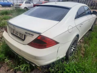 Автомобиль MERCEDES-BENZ CLS550, г/н 36АО703 (Республика Армения), 2007 г.в., VIN WDD2193721A131313 (Годные остатки). Цвет белый, наличие вмятины на правом переднем крыле, несколько вмятин на правой передней двери, одна из которых затрагивает заднюю правую дверь, наличие трещины на заднем пороге…