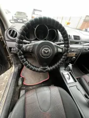 Mazda 3 2005 года выпуска, VIN: JMZBK12Z561360281. Обременен залогом в пользу ПАО "Совкомбанк".