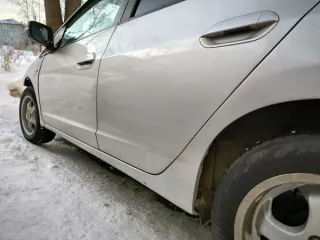 Автотранспортное средство Honda Insight hybrid, 2009 года выпуска, номер кузова (прицепа) ZE21189655. Согласно акта описи и ареста у автотранспортного средства повреждения лако красочного покрытия по всему кузову, разбито лобовое стекло, вмятина на капоте, отсутствует передний бампер, отсутствует…