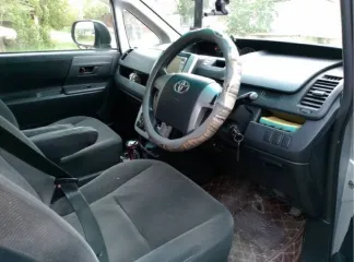 Toyota Voxy 2010 года, 158 лс, АКПП. Автомобиль легковой, марка: Тойота, модель: Вокси, VIN: отсутствует, гос. рег. номер: х546нм14, год изготовления: 2010