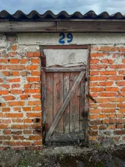 Нежилое помещение 10.2 кв.м, Орловская область, Кромской район, пгт. Кромы, ул. К.Маркса, зд. 92а, помещ. 29. Назначение: сарай. Расположено на 1 этаже и в подвале № -1. Кадастровый номер: 57:09:0030206:537. Ограничения и обременения не зарегистрированы.