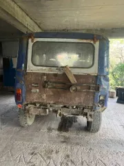 УАЗ 31514, 2002 года, цвет океан. Двигатель УМЗ-41780В, бензиновый, 76 л.с., объем 2.4 л. Пробег 300 000 км. Полный привод. VIN XTT31514020005505, ПТС 73 KE 311952. Максимальная масса 2500 кг, снаряженная 1750 кг.