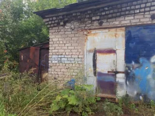 Здание - 25,1 кв.м. и земельный участок - 135 кв.м. ул. М. Конева, д. 1а. Здание проходной, назначение: нежилое, 1-этажное, расположенное по адресу: г. Слободской, ул. Маршала Конева, д. 1а, общей площадью 25,1 кв.м., кадастровый номер: 43:44:310118:93. Земельный участок, категория земель: земли…
