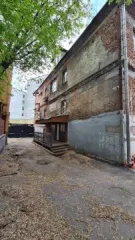 Нежилое помещение 638,6 кв.м и право аренды земельного участка 451 кв.м, Москва. Помещение в Москве, 638,6 кв.м и земельный участок, 451 кв.м. Недвижимое имущество в составе: 1) Нежилое помещение общей площадью 638,6 кв.м., кадастровый №77:01:0003035:2437, адрес: Российская Федерация, г.Москва…