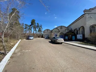 Кафе "Золотая корона", ½ доля в праве на нежилое здание площадью 1358.1 кв. м, кадастровый номер 03:24:000000:6005. Местоположение: Республика Бурятия, г. Улан-Удэ, проспект 50 лет Октября, д. 33. ½ доля в праве на земельный участок площадью 3886 кв. м, кадастровый номер 03:24:022164:35, категория…