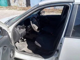 Lada Granta 2017 года, 106.1 л.с., пробег 172263 км. VIN/ПТС: 63OT9664662812201710 / XTA219070J0522812. Автомобиль в удовлетворительном техническом состоянии, имеются следы эксплуатации, притертость на правом заднем крыле, сколы по кузову и бамперах.