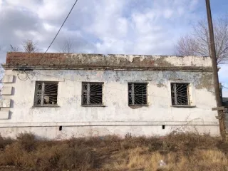 Нежилое здание, общая площадь 166 кв.м., этаж: 1, кадастровый номер: 38:16:000065:636. Адрес: Российская Федерация, Иркутская область, Усольский район, село Биликтуй, улица Советская, здание 45 б. Расположено на земельном участке площадью 758 кв.м., категория земель: земли населенных пунктов…