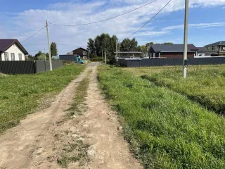 Земельный участок с кадастровым номером: 76:17:153601:1010, площадью: 800 кв.м., расположенный по адресу: РОССИЯ, Ярославская область, р-н Ярославский, д. Кормилицино