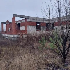 Объект незавершенного строительства с земельным участком, общей площадью 406,6 кв. метров; степень готовности объекта 33%; кадастровый номер: 66:53:00000000:231, расположенный по адресу: Свердловская область, город Кушва, улица Путейцев, дом 45 г, на земельном участке площадью 2457 кв. метров…