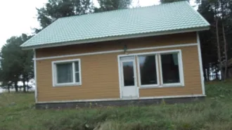 Дома для круглогодичного и сезонного проживания, хозпостройки, база «Верхняя Рыбинка», Вологодская область. Объекты недвижимости - дома для круглогодичного и сезонного проживания, хозяйственно-бытовые постройки, очистные сооружения, ограждение (забор металлический), бытовая канализация…