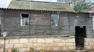 Жилой дом 38,5 кв.м и земельный участок 820 кв.м, Астраханская область, Енотаевский район, село Грачи, улица 1 Мая, дом 35. Назначение здания: жилое. Кадастровый номер дома: 30:03:040102:560. Земельный участок для личного подсобного хозяйства. Кадастровый номер участка: 30:03:040102:218.