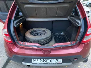 Renault Sandero Stepway 2011 года, красный цвет. Пробег 115035 км, АКПП. Мощность 103 л.с. (76 кВт), бензиновый двигатель 1.6 л (1598 куб. см), модель двигателя К4МС697, номер D011009. Экологический класс 4. VIN: X7LBSRBYNBH456858, ПТС 77НК 672270. Разрешенная максимальная масса 1615 кг, масса без…