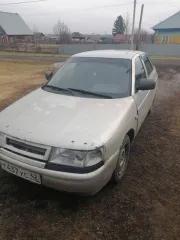 ВАЗ 2112, 2006, VIN XTA21124060423464, госномер Т437УС42, цвет серебристо-бежевый. Машина гнилая, коробка скоростей хрустит иногда, царапины, вмятины по кузову. Автомобиль на момент проверки на ходу. Неудовлетворительное техническое состояние. Может быть на момент продажи не на ходу.